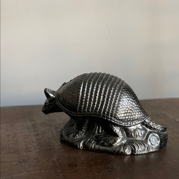 •| armadillo figurine - Picture 2 of 5